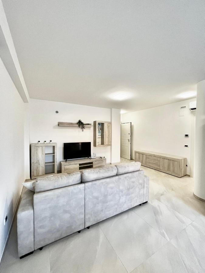 Sun Beach Apartment - New サン・ベネデット・デル・トロント エクステリア 写真